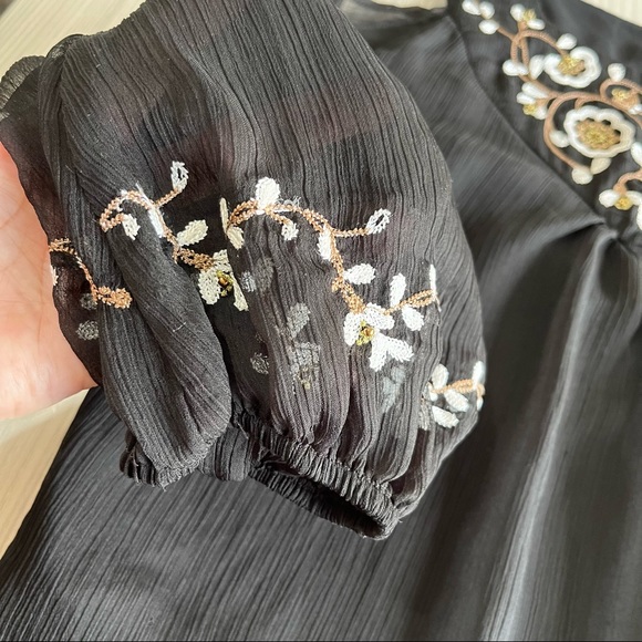 NWOT! White House Black Market Embroidered Cold-Shoulder Blouse Size XS - Picture 7 of 9